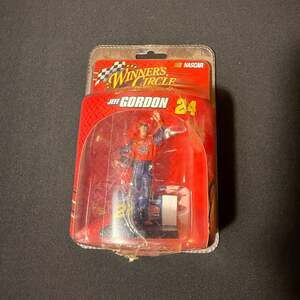 2008 NASCAR Winners Circle Jeff Gordon #24 Driver Figurine